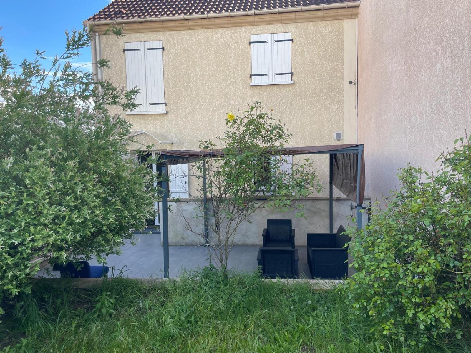 Maison De Caractere A Ballainvilliers Luaran gambar
